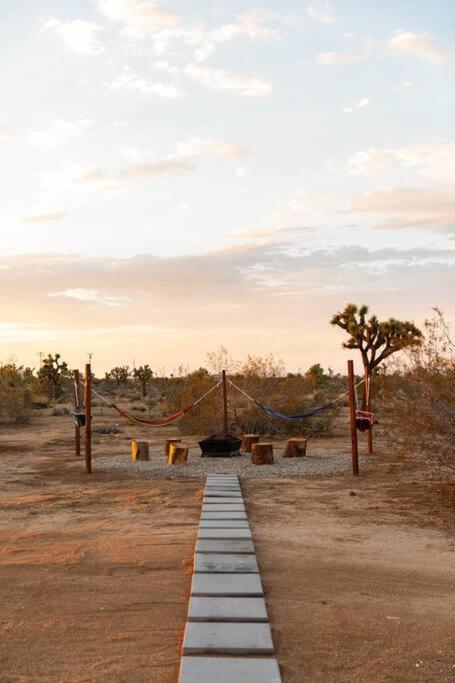 Villa Cryptic Cabin-Tranquil Bohemian Getaway W/Hot Tub Yucca Valley Exterior foto